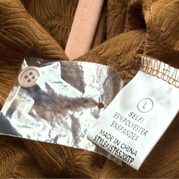 Fashion Nova NWT Liliana Brown Textured Pant Set Ruched Button Top Flare Pants - Picture 15 of 16